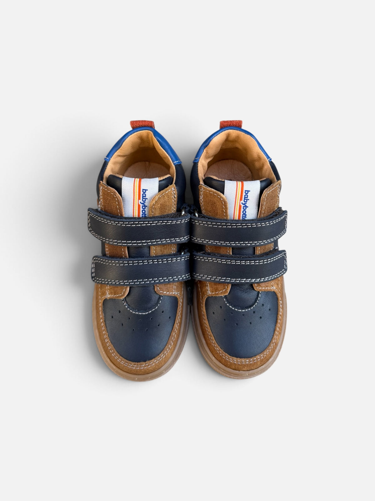 Baskets garçon Babybotte Arnold Scratch – Marine & camel