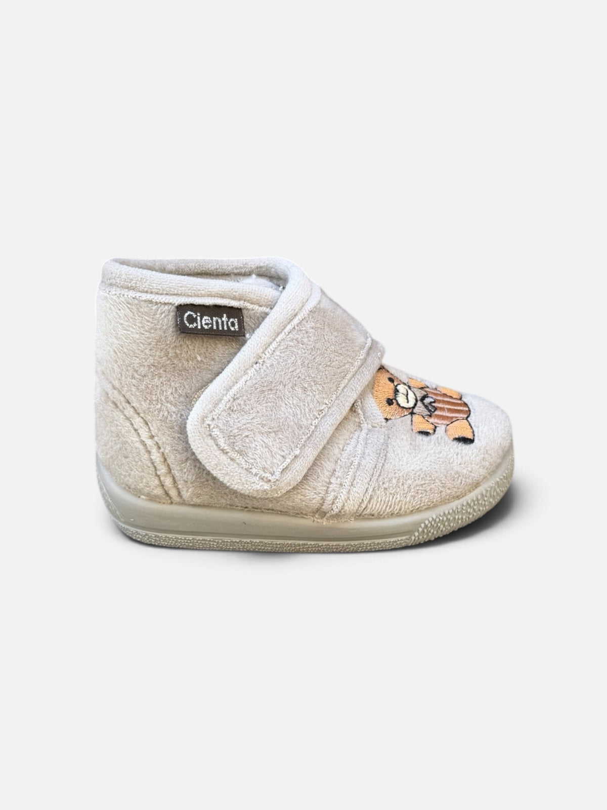 Chaussons Cienta – Douceur et confort pour les petits pieds