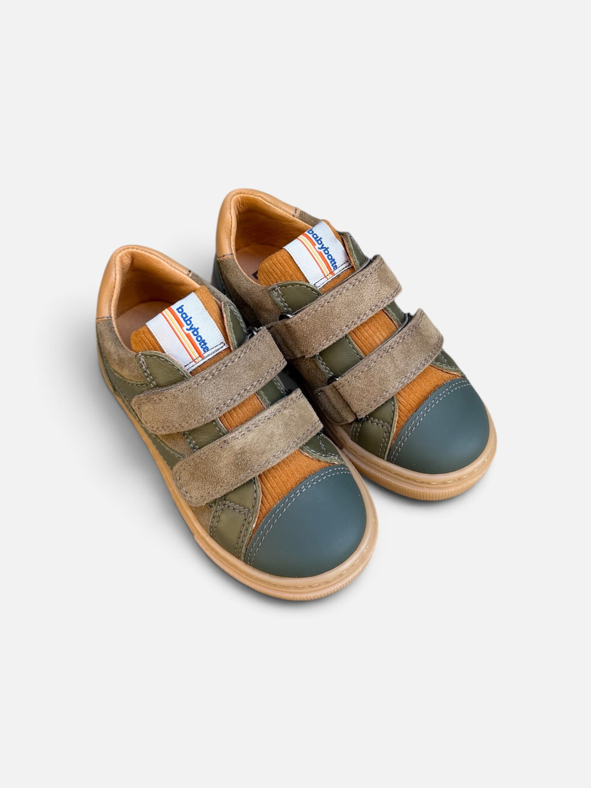 Baskets garçon Babybotte Arezzo Scratch – Kaki & camel
