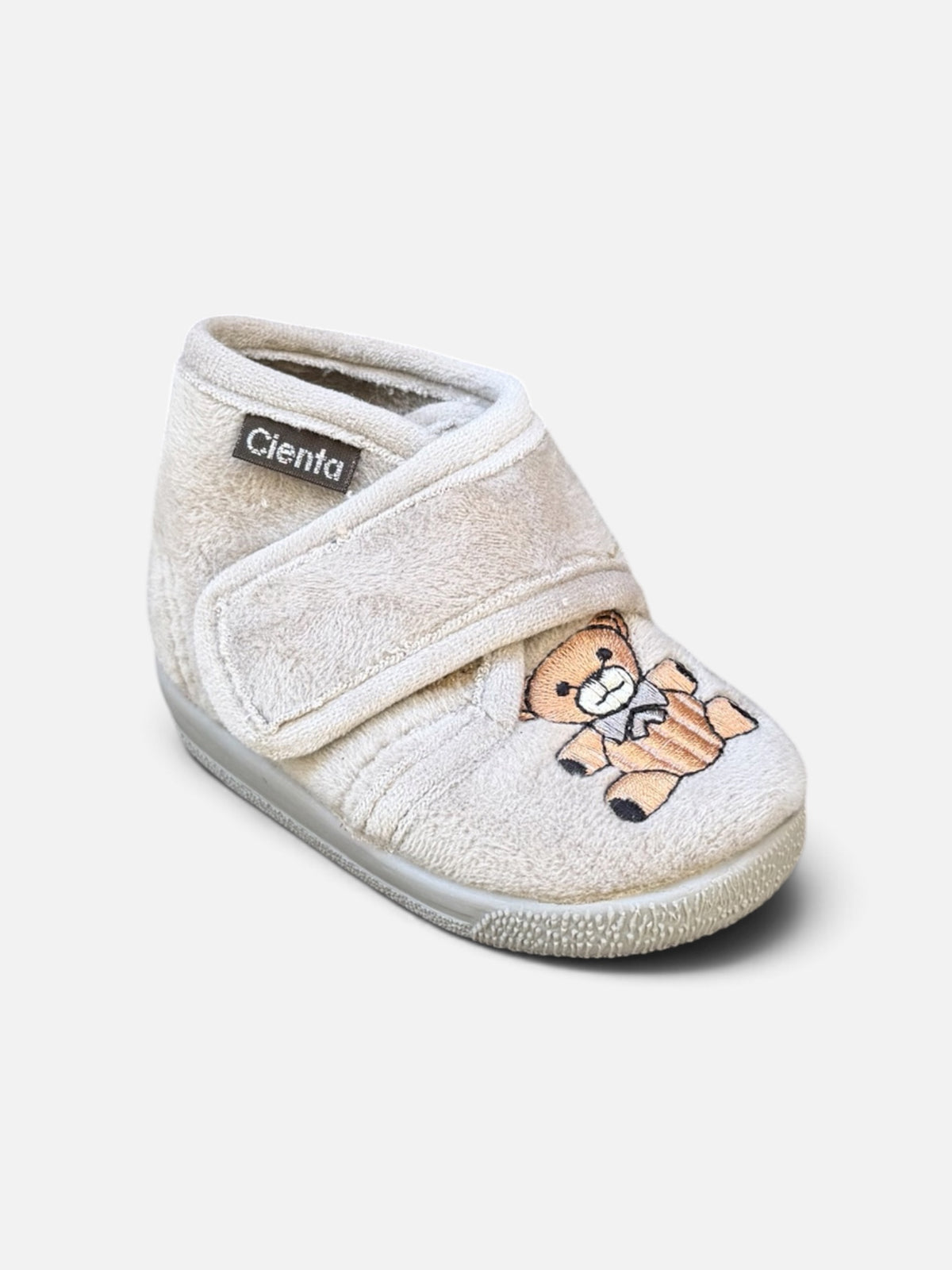 Chaussons Cienta – Douceur et confort pour les petits pieds