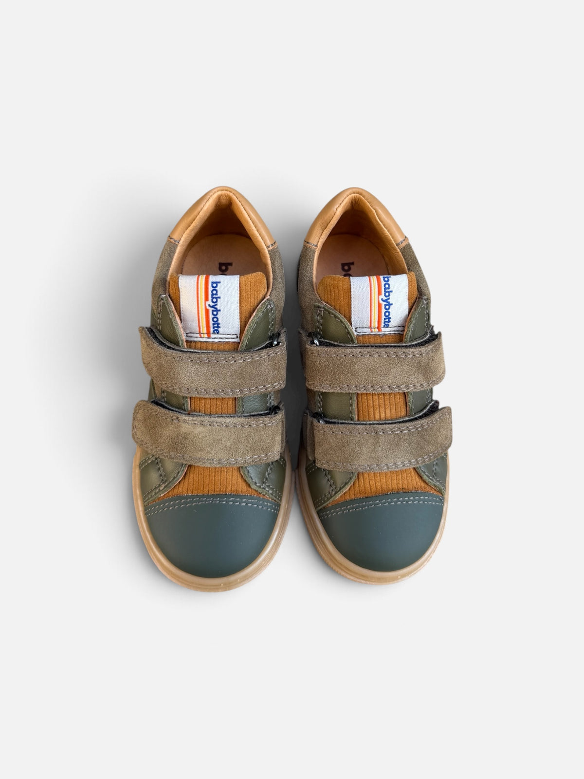 Baskets garçon Babybotte Arezzo Scratch – Kaki & camel