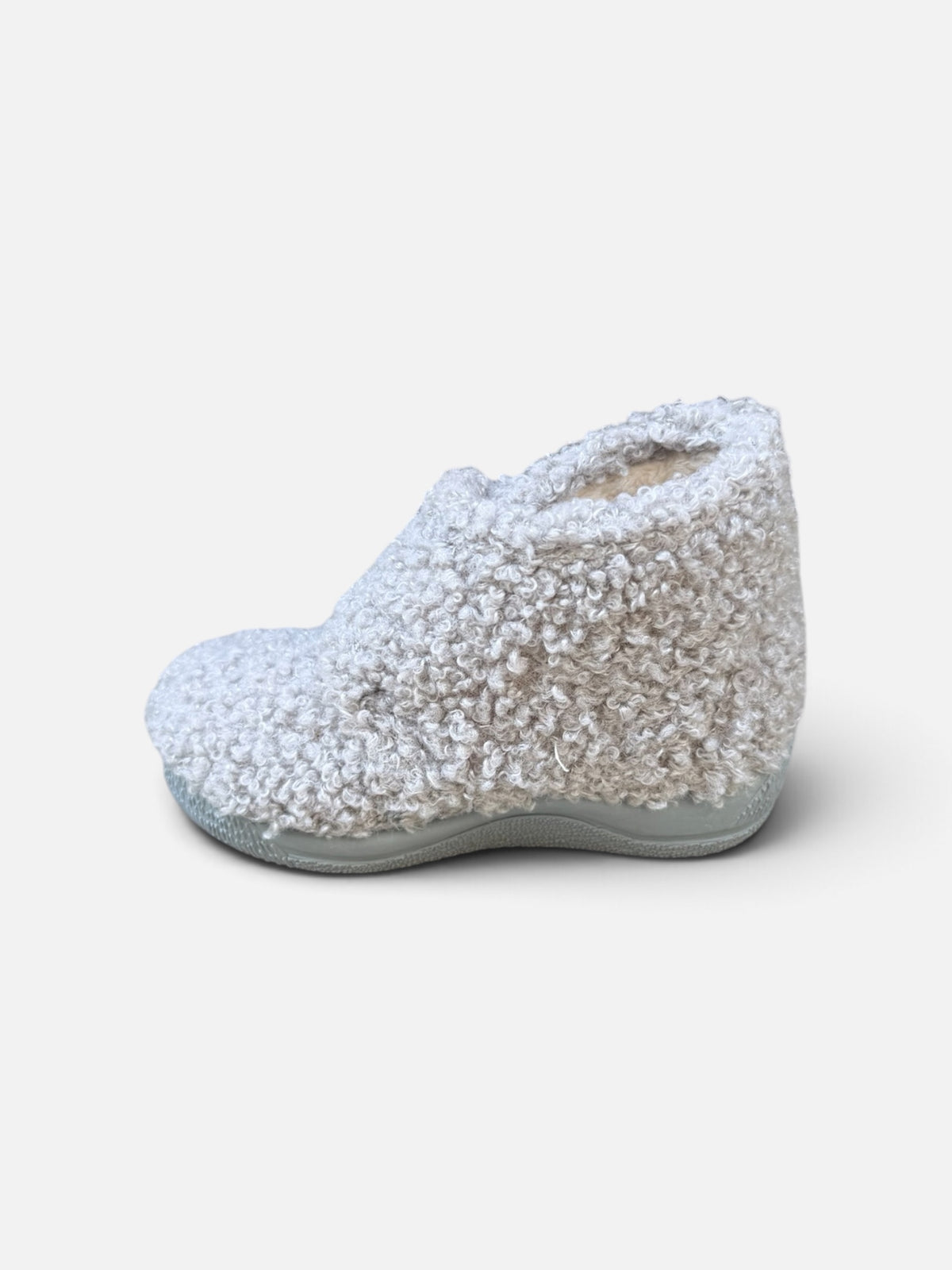 Chaussons Cienta Gris– Douceur et confort pour les petits pieds